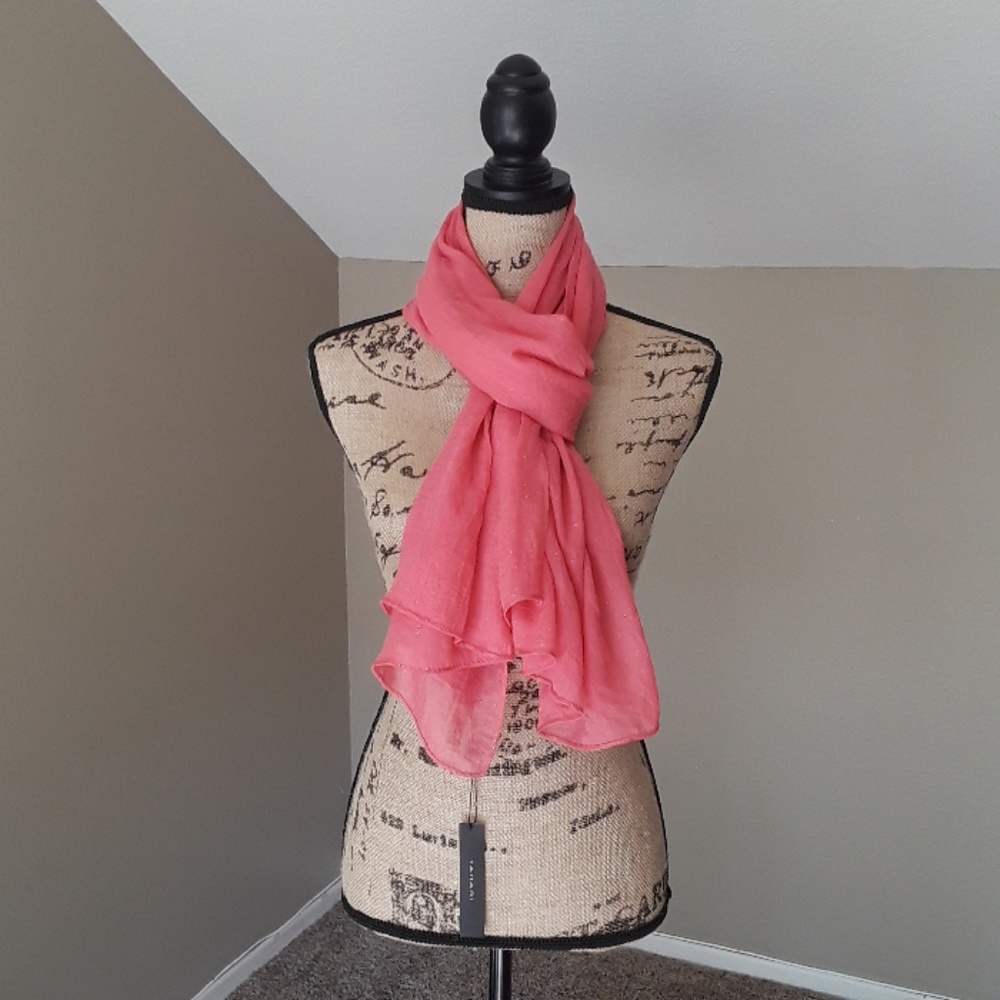 🌹Tahari Pink Sparkle Oblong Scarf